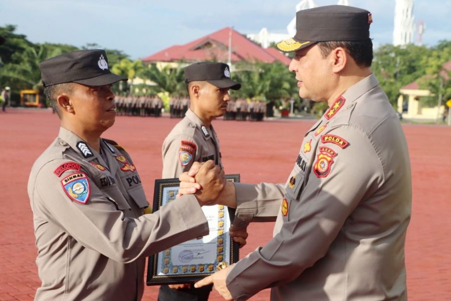 Bhabinkamtibmas Polres Langsa Polsek Langsa Timur Terima Penghargaan Dari Kapolda Aceh