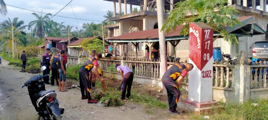 Brimob Aramiah Berikan Bantuan dan Gotong Royong di Masjid Nurul Ikhlas