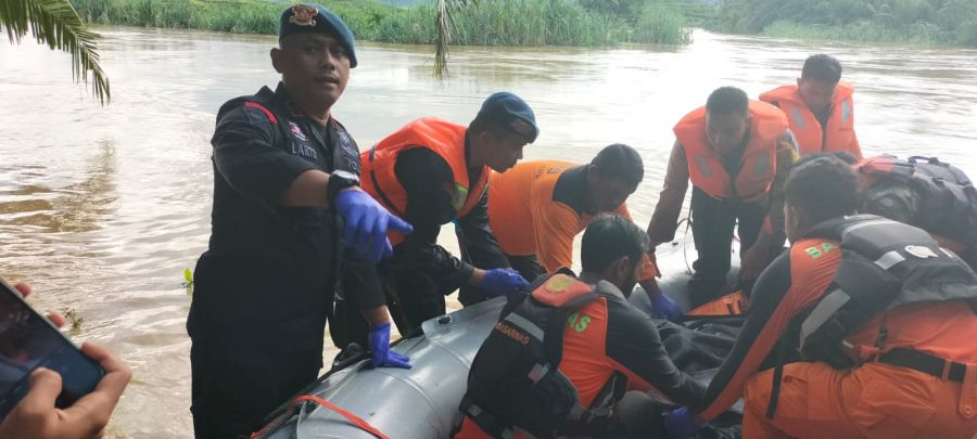 Brimob dan Basarnas Temukan Korban Hanyut di Sungai Bayeun