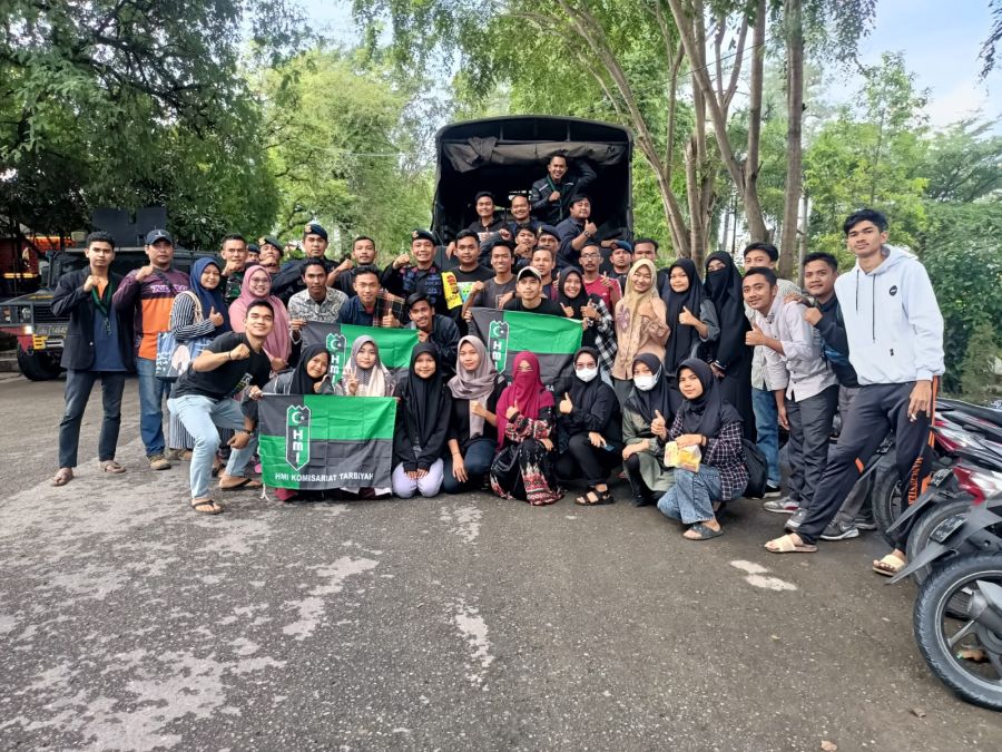 Brimob dan HMI Kota Langsa Salurkan Sembako di Desa Sungaiyu