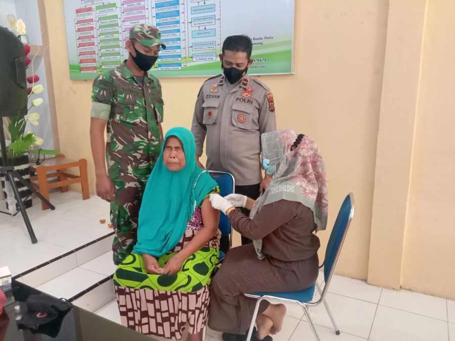 Kapolsek Bendahara Lakukan Kegiatan Monitoring Kegiatan Vaksinasi Tahap 1 , 2 dan Tahap 3