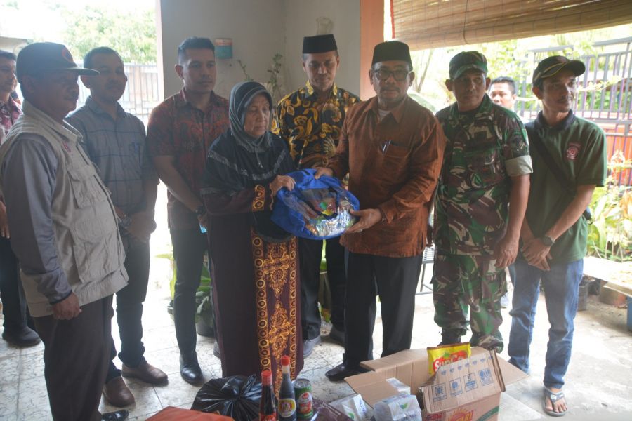 Pj Wali Kota Langsa Hadir Kembali Berikan Bantuan Kepada Korban Musibah