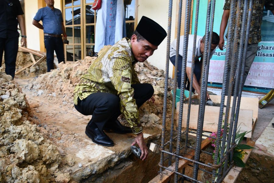 Pj Walikota Langsa Letakan Batu Pertama di Masjid Nurul Qur'an