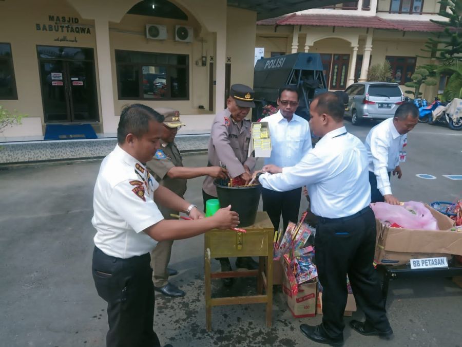 Polres Langsa Musnahkan Barang Bukti Hasil Razia di Bulan Ramadhan