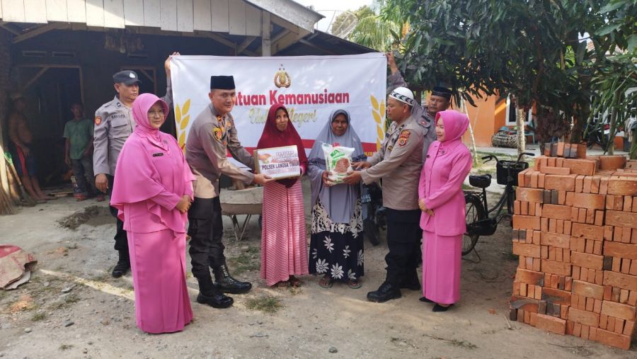 Polsek Langsa Timur Serahkan Bantuan Sosial Jelang Idul Fitri 1444 H