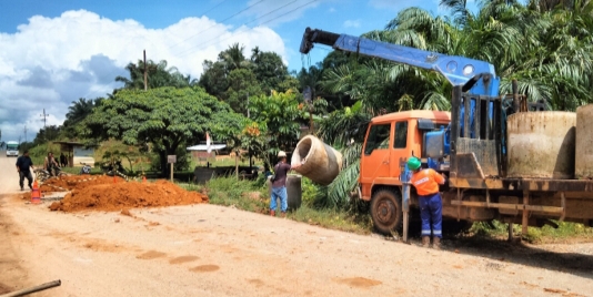 PTPN IV PalmCo Regional 3 Perbaiki Jalan Masyarakat Rusak Akibat Hujan Lebat
